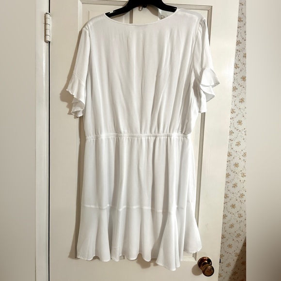 Express Tie Front Dress in XL - Picture 7 of 10